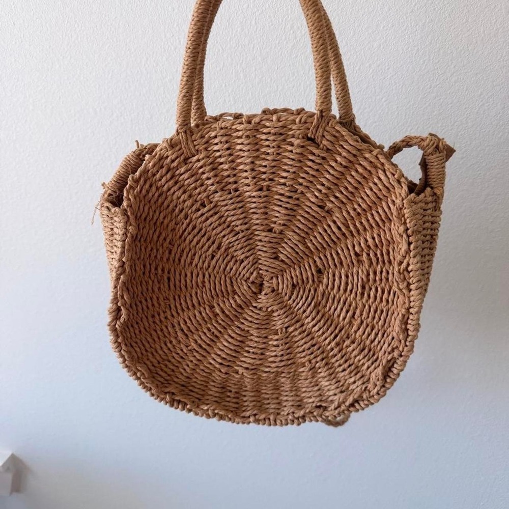 Woven straw bag with adjustable strap - Picture 2 of 3